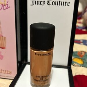 MAC Cosmetics Studio Fix Fluid Foundation - Broad Spectrum SPF 15 Shade C5